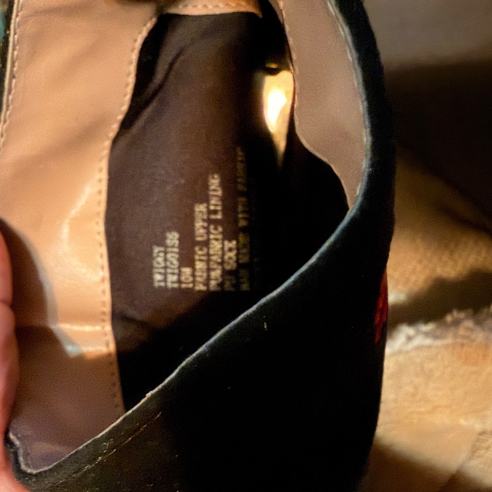 Betsey Johnson Black Velvet Floral Booties Embroidered Flowers Ankle Boots Sz 10 - Picture 8 of 8